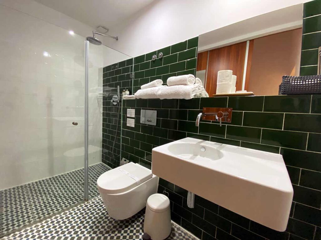 Bathroom at Lisbon Wine and Suites in Santos