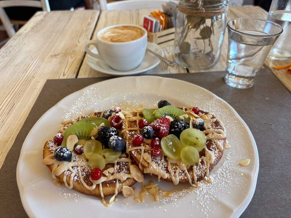 Vegan Pancakes for Breakfast in Alberobello at Cosi Comera