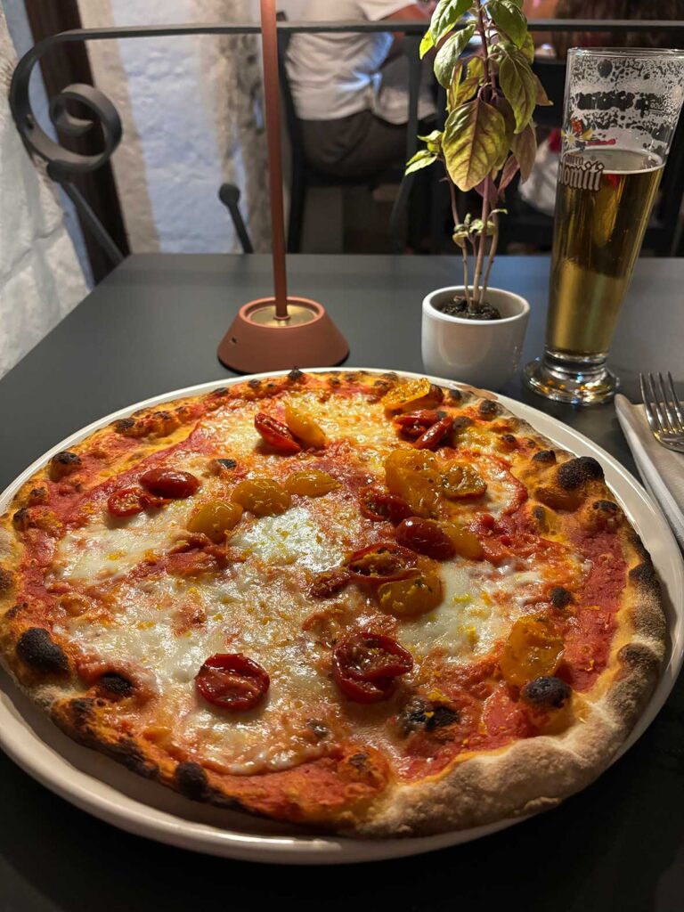 Margherita Pizza at Sintesa Pizza in Alberobello