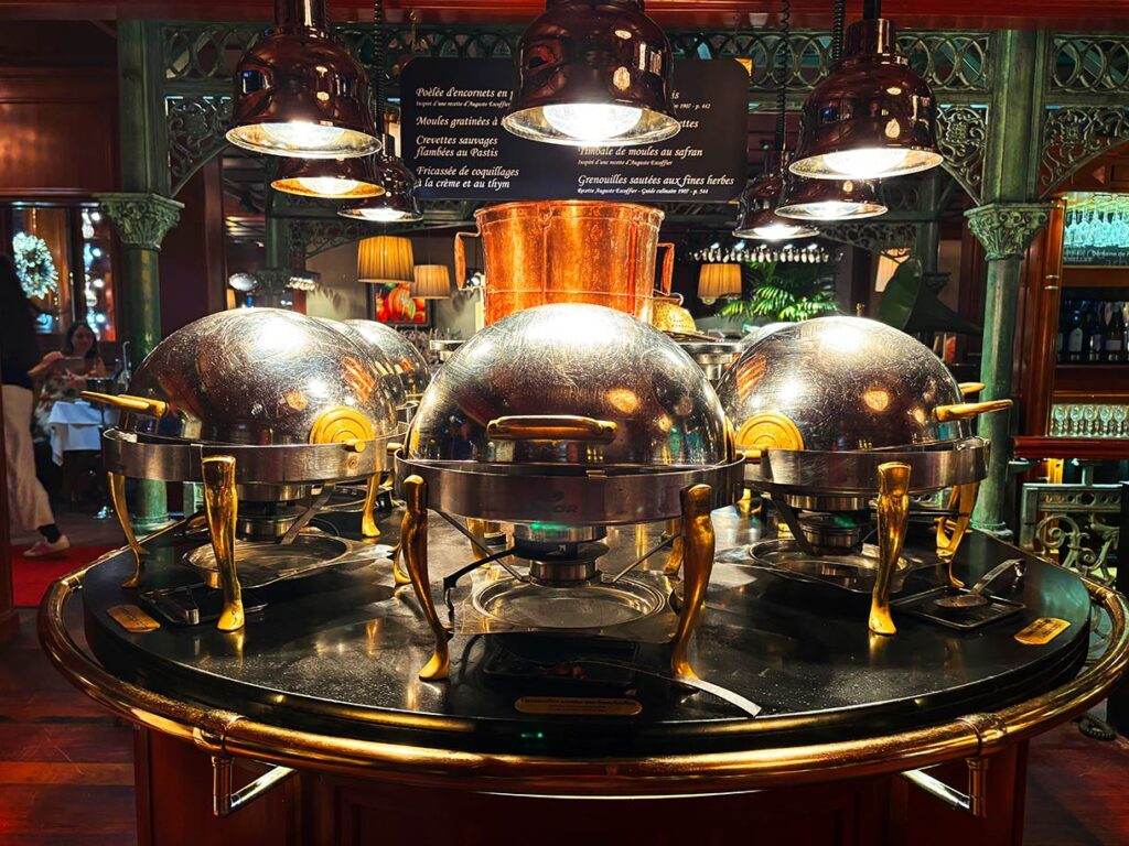How to Reserve a Table at Les Grands Buffets de Narbonne