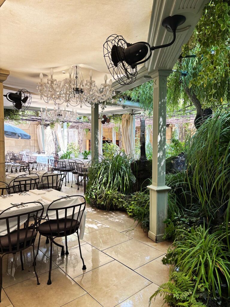 Jardin Herve Rose Grands Buffets de Narbonne France Restaurant