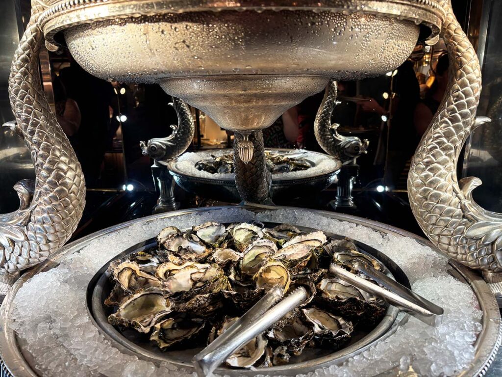 Oysters at Les Grands Buffets de Narbonne